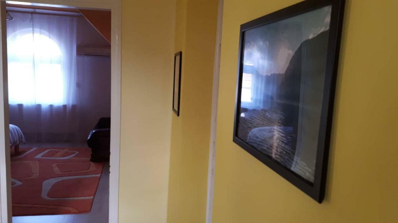 Hotel Baratsagos Haz Emelete Debrecen Exterior foto