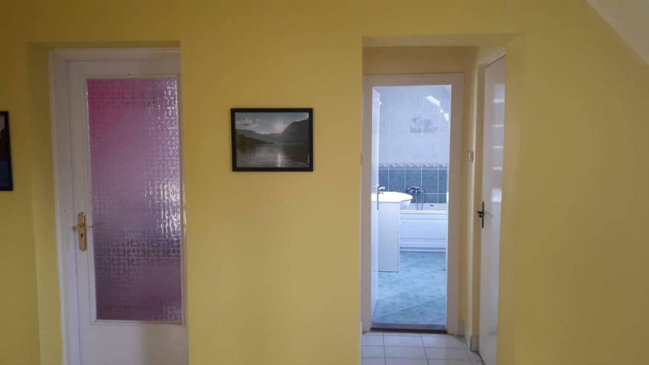 Hotel Baratsagos Haz Emelete Debrecen Exterior foto